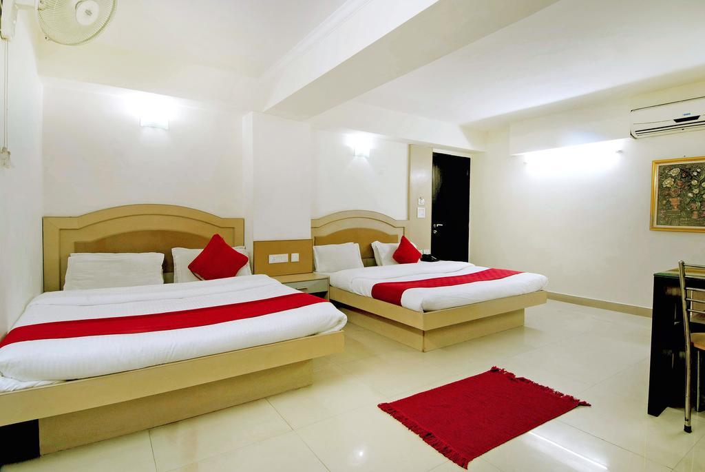 Hotel Durga International Nova Deli Quarto foto