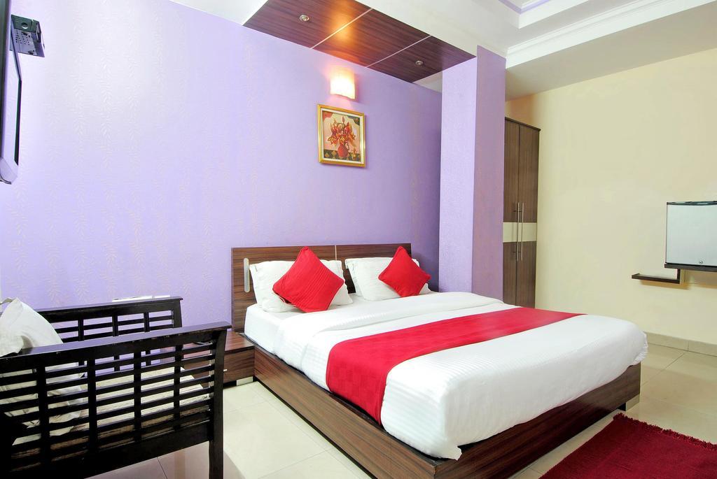 Hotel Durga International Nova Deli Quarto foto