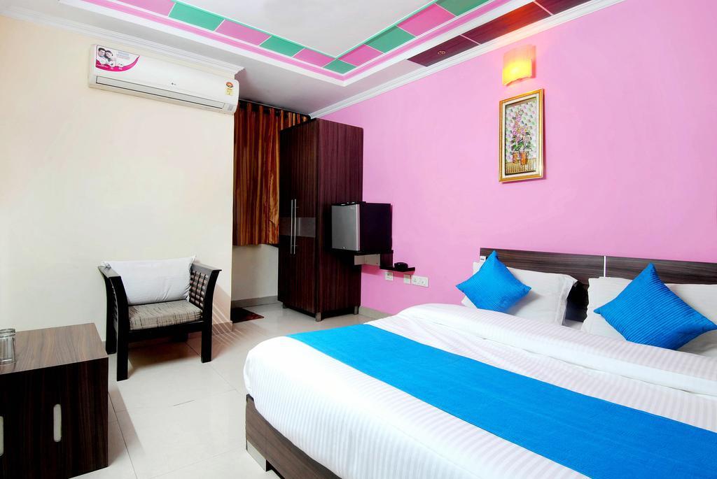 Hotel Durga International Nova Deli Quarto foto