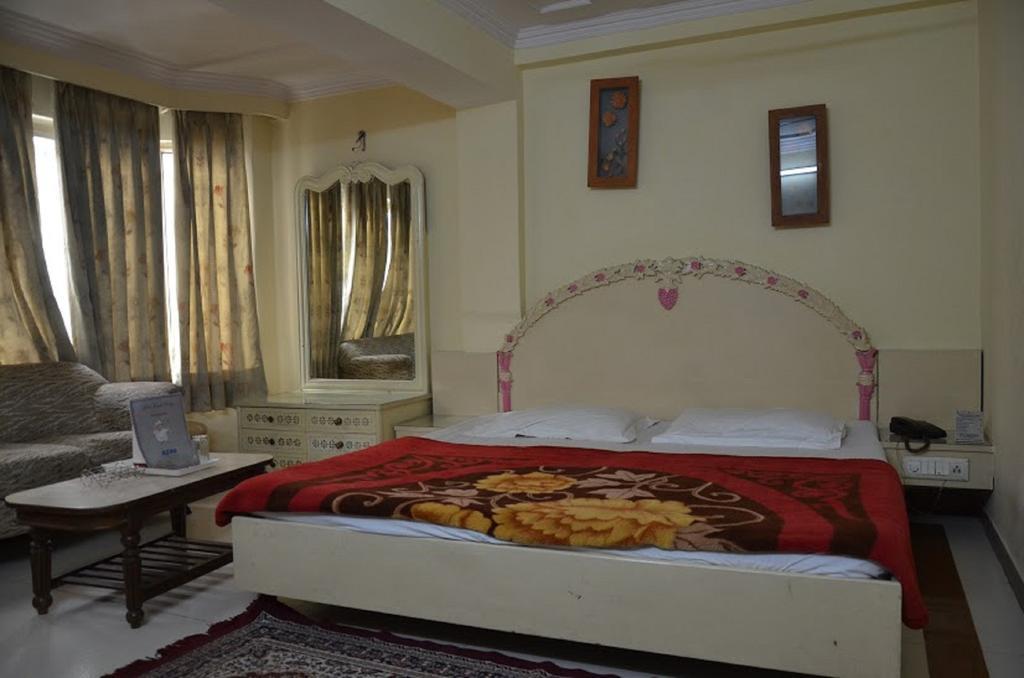 Hotel Durga International Nova Deli Quarto foto